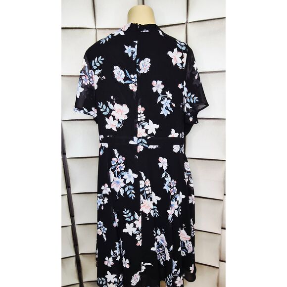 Torrid Floral dress - Picture 5 of 7